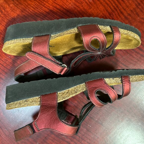 Naot LIKE NEW Rachel Shimmery Red Sandals Size 38 - Picture 3 of 9